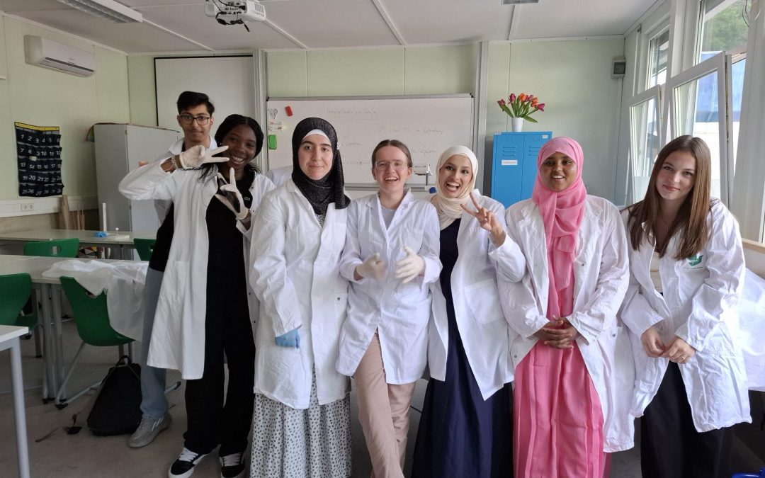 Berufsfachschüler entdecken die Welt der Körperpflege Selbst hergestellte Seifen und Duschgels kamen gut an