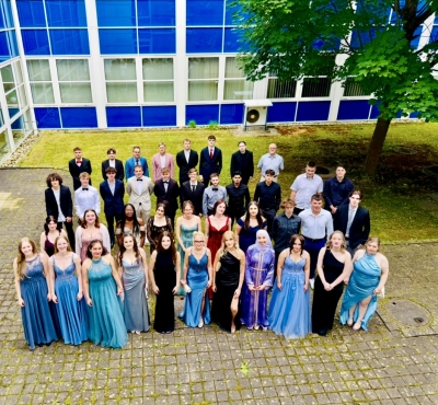 „Ein Feuerwerk aus Endorphinen“ an der BBS Idar-Oberstein 39 Abiturienten erhielten ihre Zeugnisse